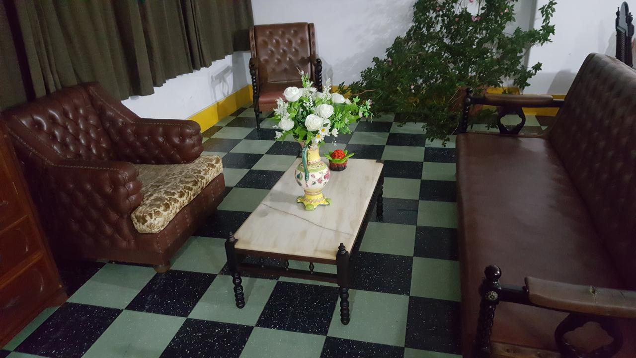 Britania Hotel 일례우스 외부 사진